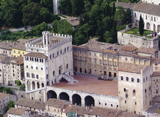 Gubbio: per una gita a "sei zampe"