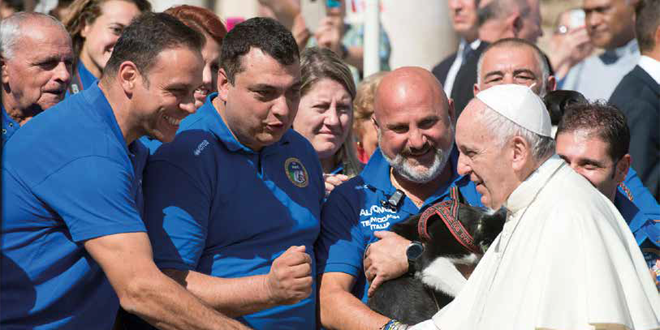 Il Papa ha incontrato la Nazionale italiana di agility dog