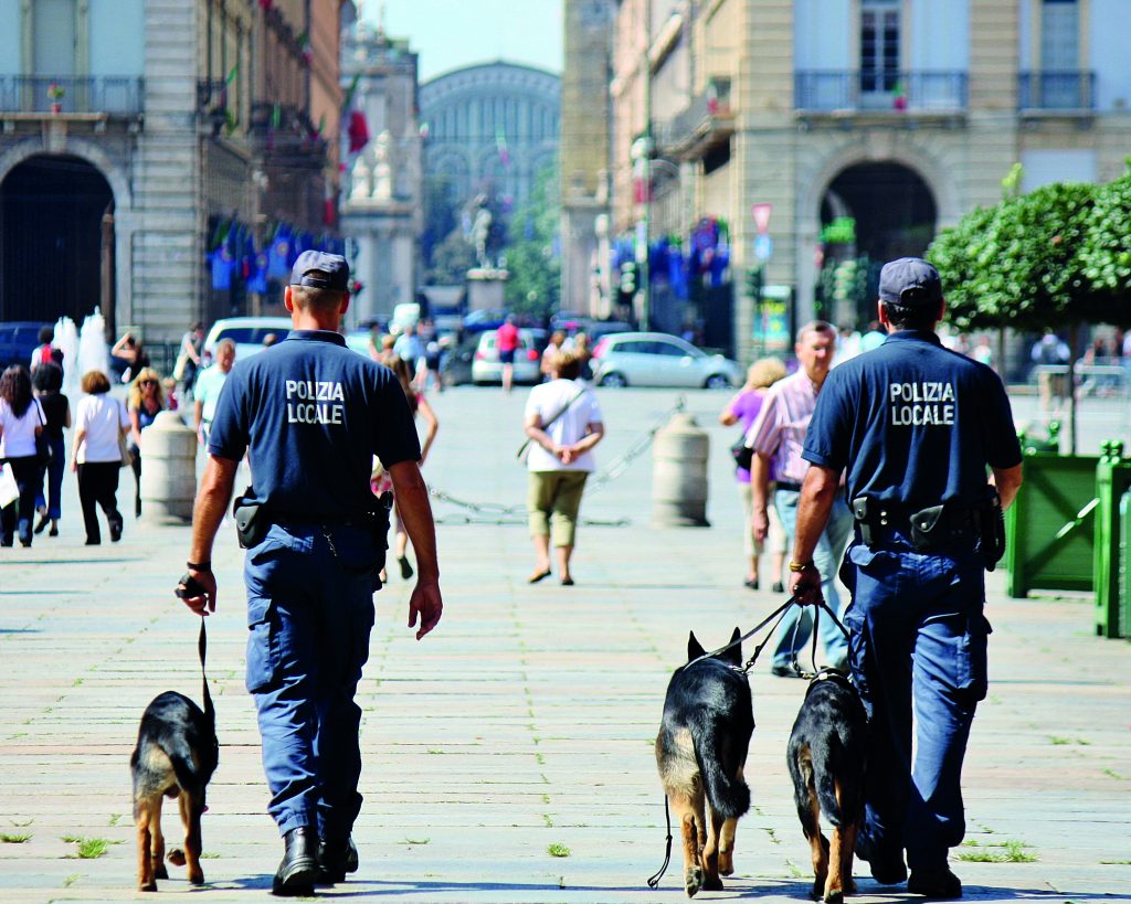 A torino i vigIli cinofili per prevenire le liti in condominio a causa di animali