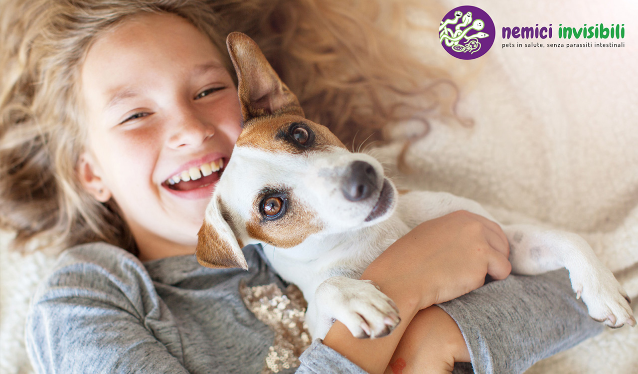 La raccolta delle feci del cane: il primo atto di prevenzione contro i  vermi intestinali – Nemici Invisibili