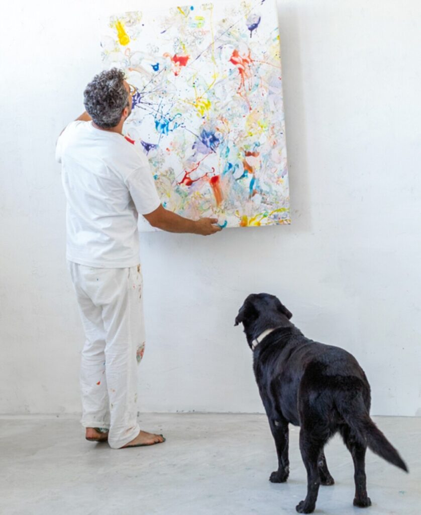 Grazie al progetto promosso dalla prima galleria d'arte per animali ogni famiglia potrà appendere in casa una tela dipinta con il proprio pet