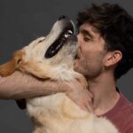 Andrea Bianchi, fondatore di Bau, azienda leader nel settore del pet care, con il suo cane