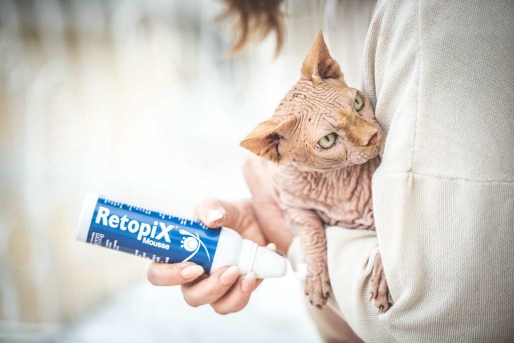 Un gatto trattato con un prodotto della linea Retopix® di Innovet per la cute di cani e gatti